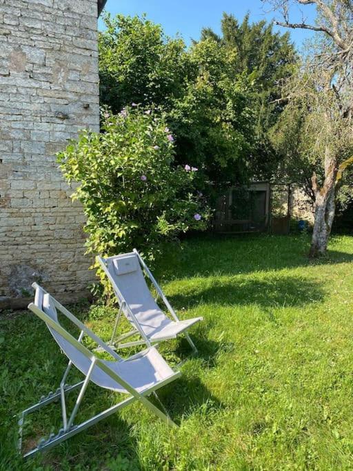 Gite L'Atelier D'Emile Baigneux-les-Juifs Exterior foto