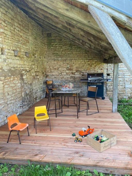 Gite L'Atelier D'Emile Baigneux-les-Juifs Exterior foto